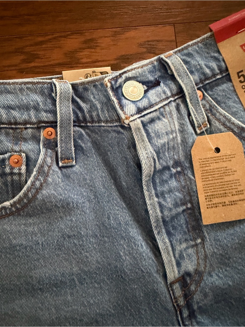 NEW w/ Tags Levi's 501 High-Waist Distressed Denim Shorts - Picture 3 of 5